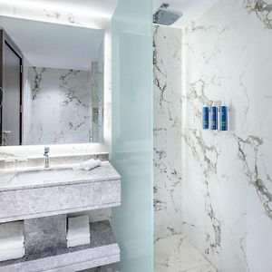 One-Bedroom Junior King Suite City View